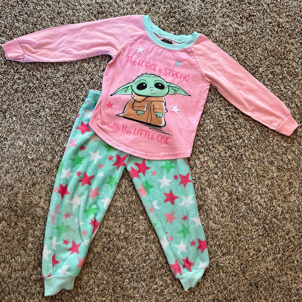 Baby Yoda PJ’s Size 6